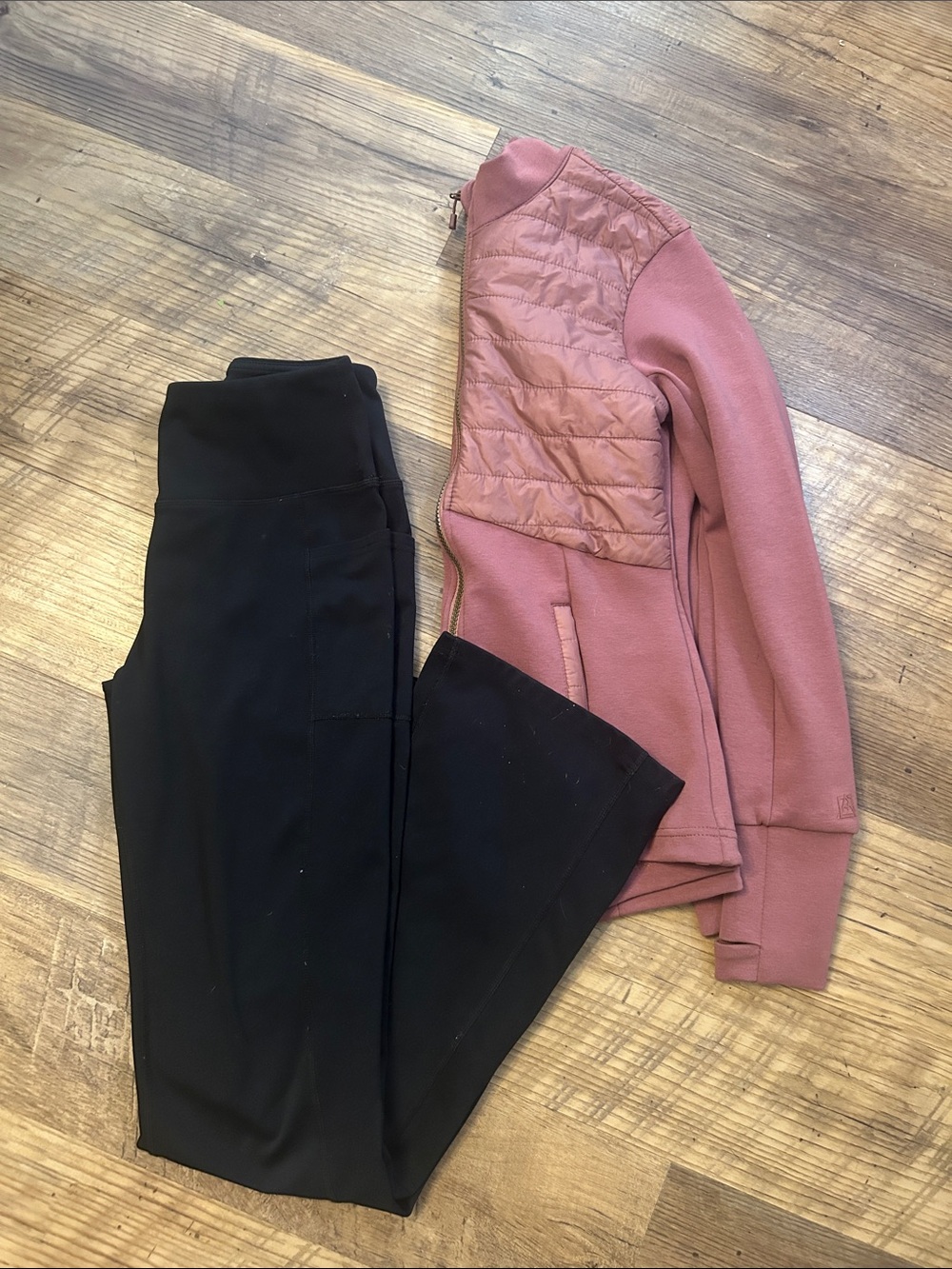 Woman’s Quilted Front Mauve Zip Jacket Avalanche and Willitblack bootcut legging - Picture 4 of 9